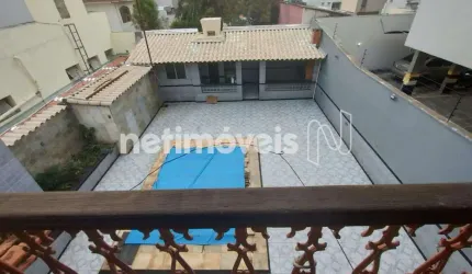Casa residencial à venda no bairro Sagrada Família com 420 m² e 3 dormitórios/quartos.