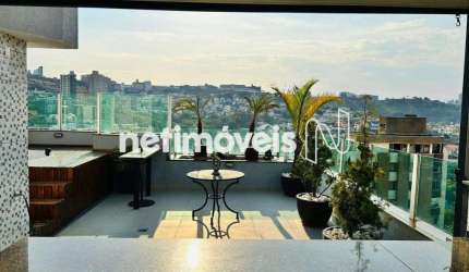 Apartamento cobertura à venda no bairro Santa Lúcia com 220 m² e 2 dormitórios.