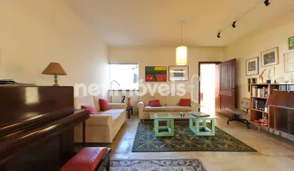 Casa residencial à venda no bairro Serra com 4 dormitórios e área de 462 m².