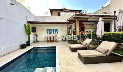 Casa residencial à venda no Belvedere com 4 dormitórios e 383 m² de área construída.