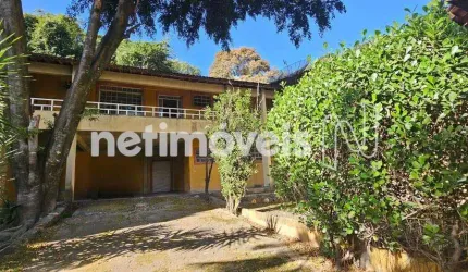Casa residencial à venda no bairro Buritis com 3 dormitórios/quartos e 359 m².