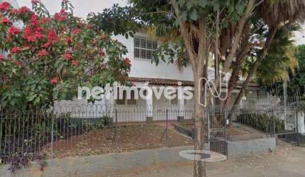 Casa residencial à venda com 305 m² no bairro Serra e 3 dormitórios/quartos.