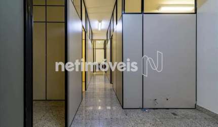 Escritório à venda no bairro Funcionários com 108m² de área útil disponível.
