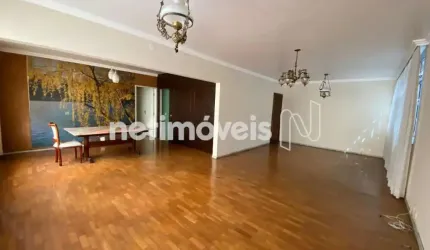 Apartamento à venda no bairro Santo Agostinho com 3 dormitórios e 189 m² de área útil.