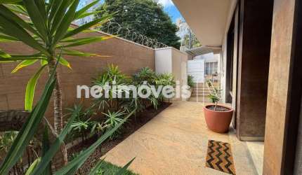 Casa residencial à venda no bairro Serra com 310 m² e 5 dormitórios/quartos.