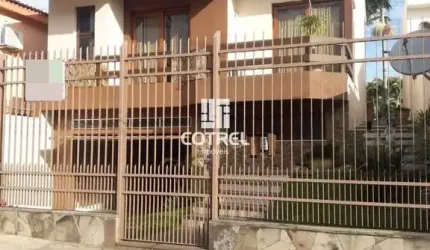 Casa 4 dormitórios sendo uma suíte , 5 banheiros e 6 vagas de garagem