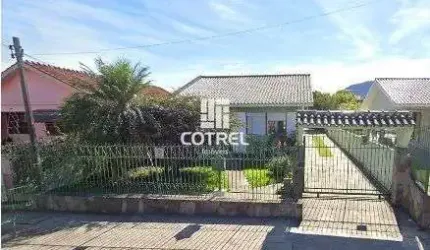 Casa 3 dormitórios sendo 1 suíte e 4 vagas de garagem no Bairro Passo D' Areia l