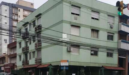 Apartamento com 3 dormitórios e garagem no centro de Santa Maria/RS