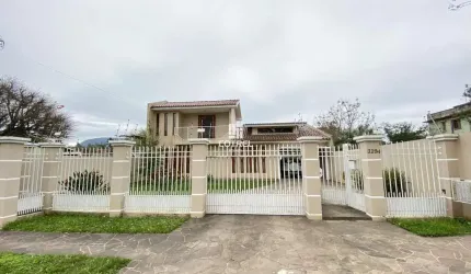 Excelente casa para venda com 4 dormitórios 2 sendo suíte, 2 salas, piscina, 2 v