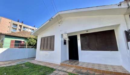 Casa para locação com 2 dormitórios, 1 vaga de garagem situada no Bairro Camobi