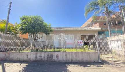 Casa 2 dormitórios com 2 vagas de garagem no Bairro Pinheiro Machado localizada