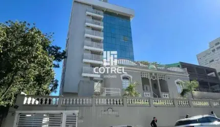 Apartamento central com 2 dormitórios, suíte, sacada e garagem