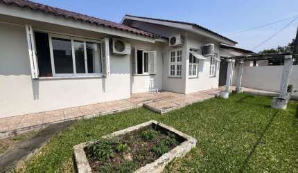 Casa para venda com 3 dormitórios, suíte e 3 vagas de garagem no Novo Horizonte
