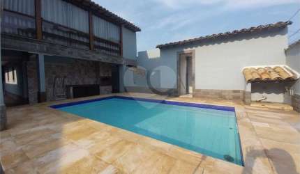 Casa com 6 quartos à venda em Piratininga - RJ