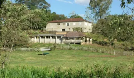 Fazenda com 7 quartos à venda em Centro - MG