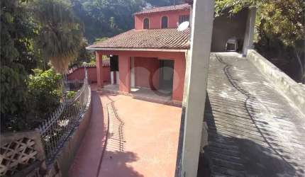 Casa com 5 quartos à venda em Santa Rosa - RJ