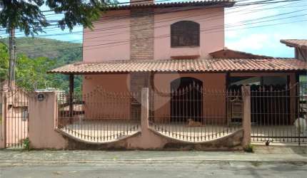 Casa com 8 quartos à venda em São Francisco - RJ