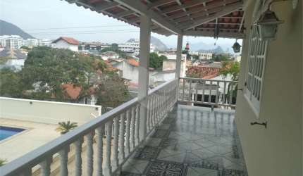 Casa com 4 quartos à venda em São Francisco - RJ