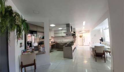 Casa com 7 quartos à venda em Camboinhas - RJ
