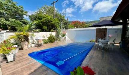 Casa com 7 quartos à venda em Piratininga - RJ