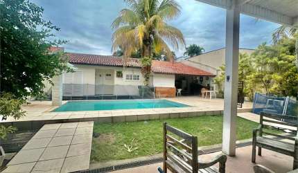 Casa com 4 quartos à venda em Camboinhas - RJ