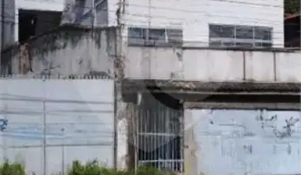 Prédio inteiro à venda em Patronato - RJ