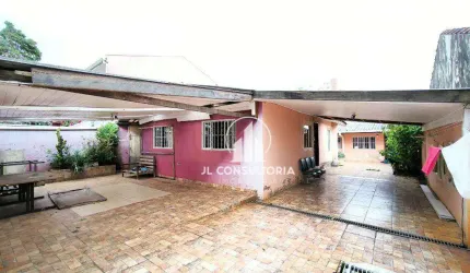Terreno prox. ao terminal do Capão Raso com duas casas