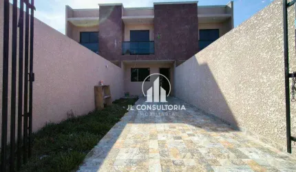 Sobrado no Pinheirinho com 04 quartos/suíte amplo terreno nos fundos
