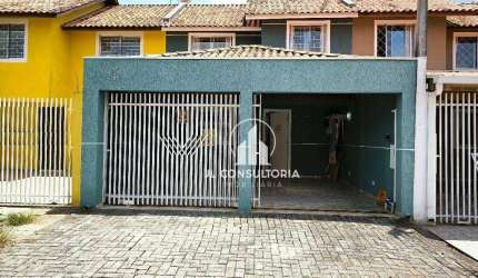 Sobrado mobiliado no Alto Boqueirão com três quartos e ótimo padrão de acabamento