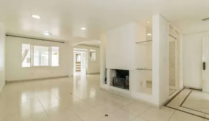 CASA 4D no bairro Menino Deus em Porto Alegre