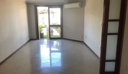 CASA 4D no bairro Cavalhada em Porto Alegre