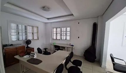 CASA 4D no bairro Santo Antônio em Porto Alegre