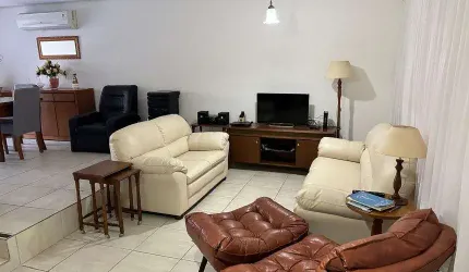 CASA 4D no bairro Pedra Redonda em Porto Alegre