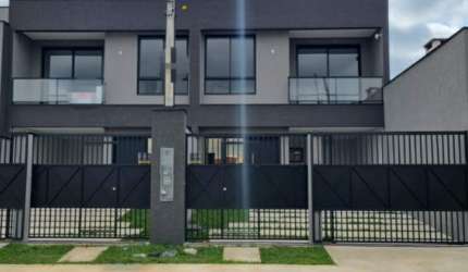 Sobrado a venda no centro de Pinhais 133m²