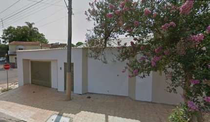 Casa no Centro de Capão Bonito 3 Dt. com área ao lado livre 80m²