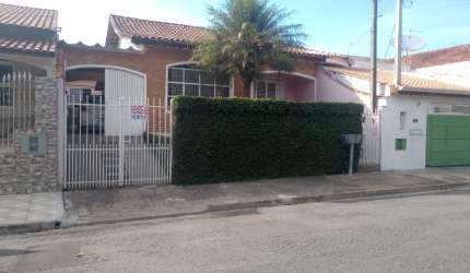 Casa térrea com 2 dormitórios no Jd. Maria José em Salto de Pirapora