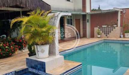 Casa/Chácara com 3 suítes, piscina grande com spa, área gourmet, gazebo, quintal