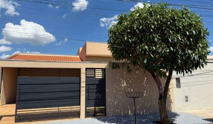 Aluga Casa Térrea no Recanto das Primaveras.C/ 3 dorms,2 vagas.Oportunidade!!