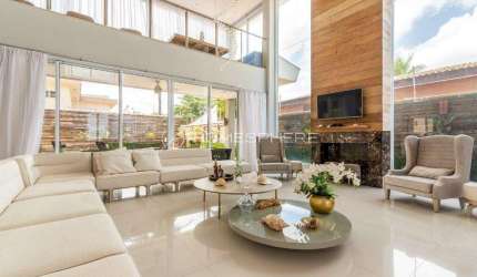 Enseada, Guarujá SP Casa à venda na Avenida Miguel Stéfano. 700 m², vista para o mar, piscina com jacuzzi, área gourmet, 5 suítes e 7 vagas.