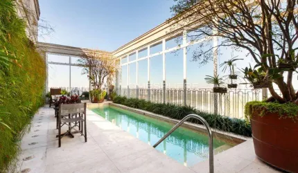 Ed. Metropolitan Rua Curitiba, 339. Cobertura de luxo à venda com vista para o Parque do Ibirapuera, 980 m², 3 suítes, piscina, área gourmet e 8 vagas