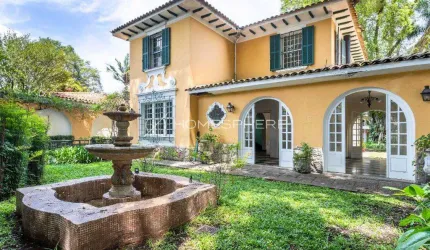 Casa à venda na Rua Atlântica - Jardim América. Casa à venda em Jardim América, 4 quartos, sendo 3 suítes, 617m², quintal amplo, casa histórica com arquitetura única e 8 vagas na Rua Atlântica, Jardim