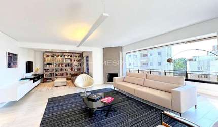 Edifício Kristal Park Rua Inajaroba, 17 - Vila Nova Conceição. Venda apartamento com 209 m², 3 quartos, sendo 3 suítes, varanda, 3 vagas e lazer. Próximo ao Parque Ibirapuera