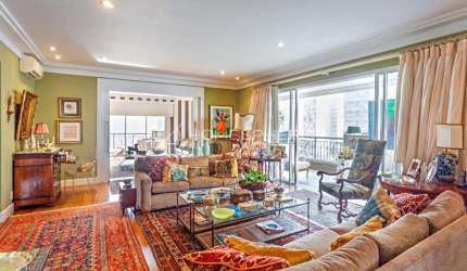 Apartamento com 349 m²em prédio neoclássica e com lazer completo.