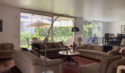Casa Residencial e Comercial  com 465 m², 4 quartos sendo 2 suítes à venda no bairro Jardim Paulistano.
