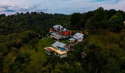 Casa à venda de Alto Padrão em Campos do Jordão vista para Pedra do Baú. Alto da Boa Vista | Campos do Jordão| SP