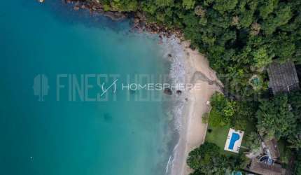 Casas de Condomínio à venda em Praia Domingas Dias, Ubatuba - SP. Casa à venda pé na areia, 1000m², 5 suítes, piscina, área gourmet e 6 vagas. Um dos condomínios mais requisitados de Ubatuba
