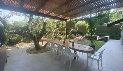 Casa em RUA FECHADA. Reformada há 5 anos, com 420 m², 4 quartos sendo 3 suítes à venda no bairro Cidade Jardim.