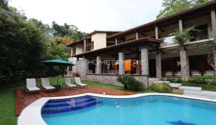 Casas de Condomínio à venda em Iporanga, Guarujá. Casa à venda, 397m², piscina, área gourmet, 5 dormitórios, 3 suítes e 6 vagas. A poucos passos da Praia das Conchas