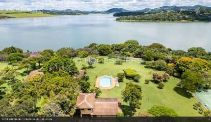 Sitio Belvedere Represa do Jaguari Piracaia - SP. Venda propriedade espetacular com uma área de 102.794 m², frente para represa navegável, quadra de tênis, campo de futebol e casa de caseiro. A 2 hora