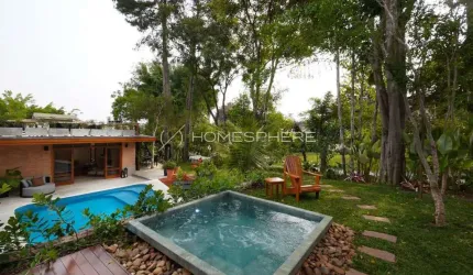 Casa de condomínio com 695.63 m², 5 quartos sendo 2 suítes à venda no bairro Alphaville.